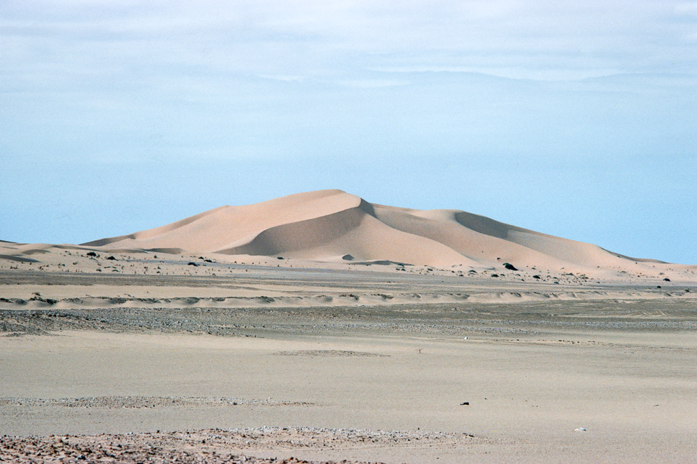 Sand_dune_with_cloud_cover_L.jpg