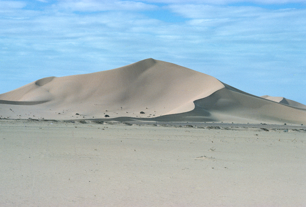 Sand_dune_with_cloud_cover_again_L.jpg
