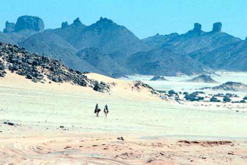 Two_riders_on_camels_approach.jpg